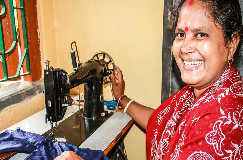 Women get free sewing machine Under PM Free Silai Machine Yojana