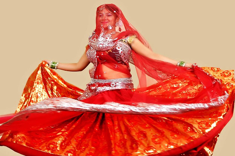 Spainy Arhi Barman - My Madhya Pradesh friend made me wear her Mother's  Wedding dress ♥️ | Facebook