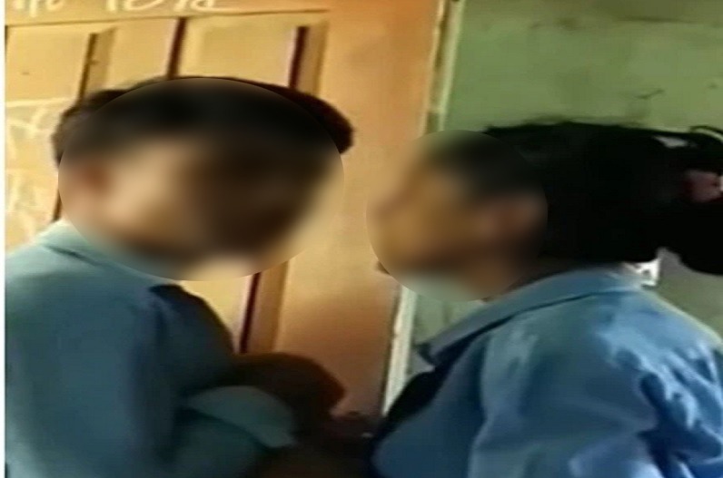 Sex Jabardasti School Indin Video - Students Start Making Out in the Classroom, Video Viral on Social Media