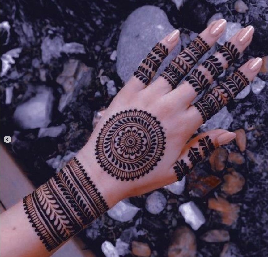 Beautiful Mehndi Designs For Eid al-Adha 2023: From Arabic Mehndi to Indian  Henna Patterns; Last-Minute Mehendi Styles to Beautify Your Hands This  Bakrid (Watch Videos) | 🙏🏻 LatestLY