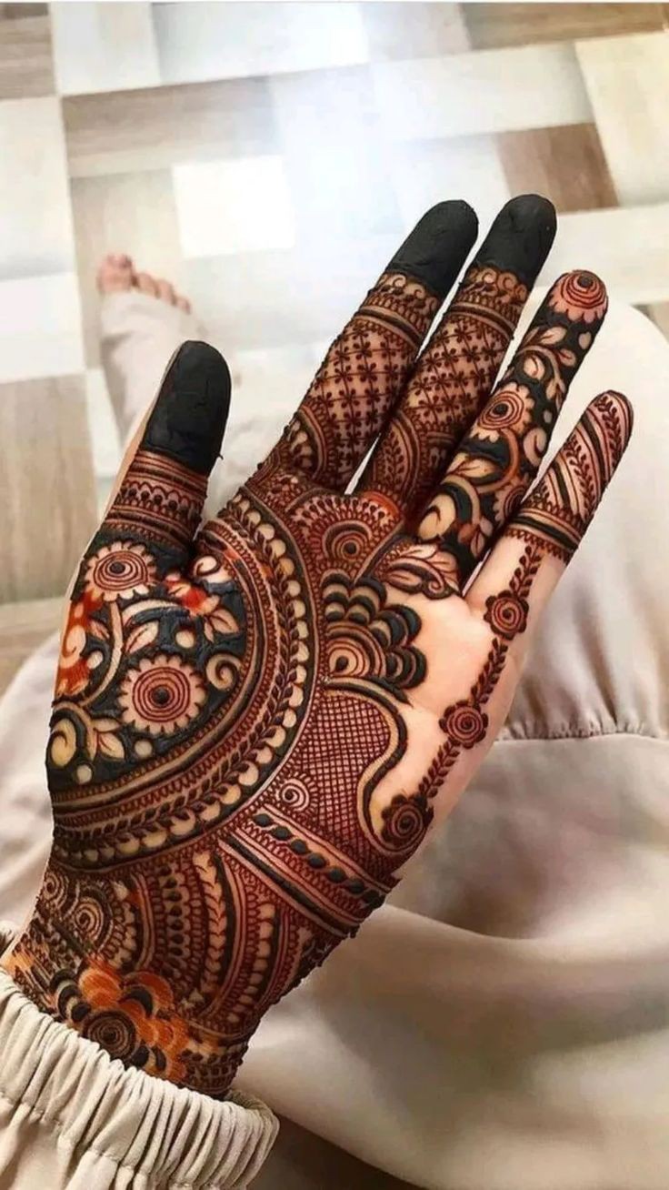 11 Trending Mehndi Design Patterns For 2024 Modern Brides - ShaadiWish