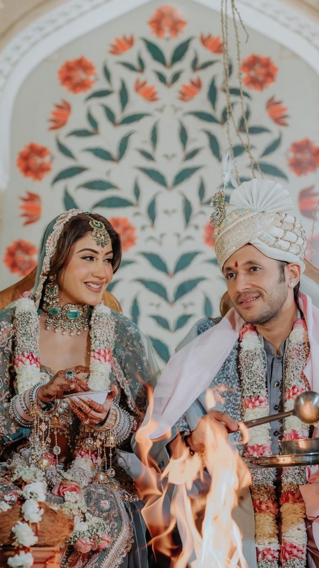 Ishqbaaaz fame actress Surbhi Chandna got married to her boyfriend Karan Sharma on March 2. The wedding pictures of this beautiful couple are becoming increasingly viral on social media. Surbhi is looking very beautiful and happy in the pictures viral on social media.
