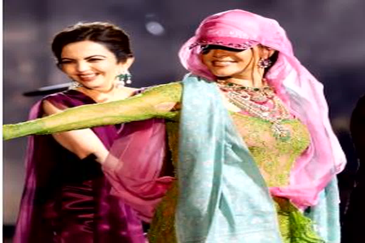 Pic Talk: Kiara Advani Dazes In See-Through Dress